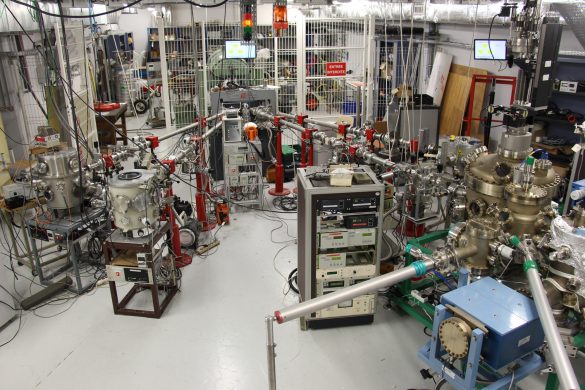 The beamlines and chambers of SAFIR (INSP)  © INSP J.-J. Ganem