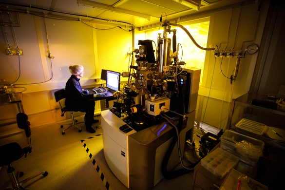 JYU Helium Ion Microscope © JYU / Petteri Kivimäki